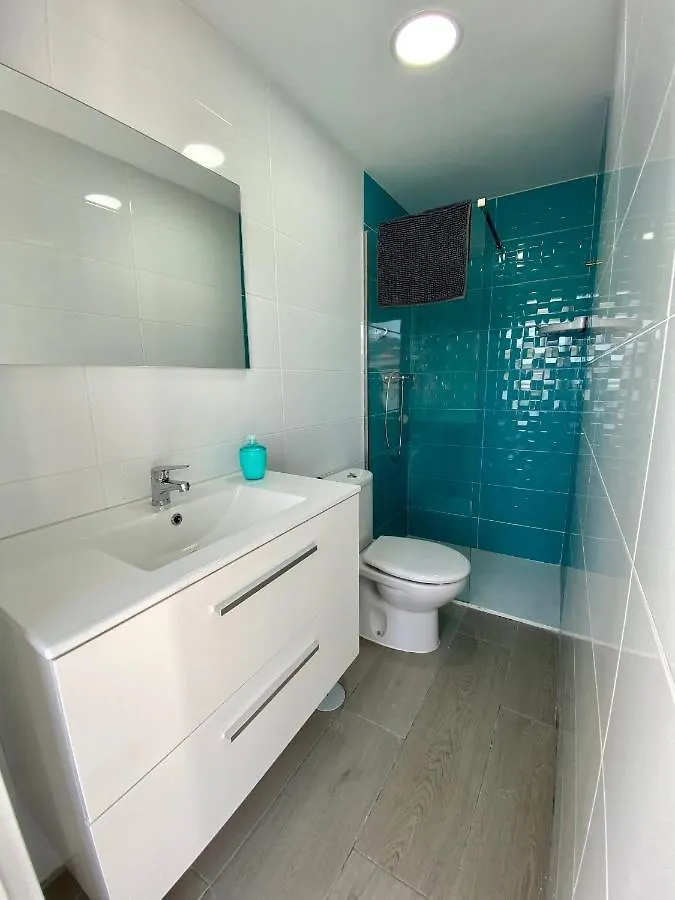 Casa Carmen Ático Primera linea de playa Málaga Apartamento